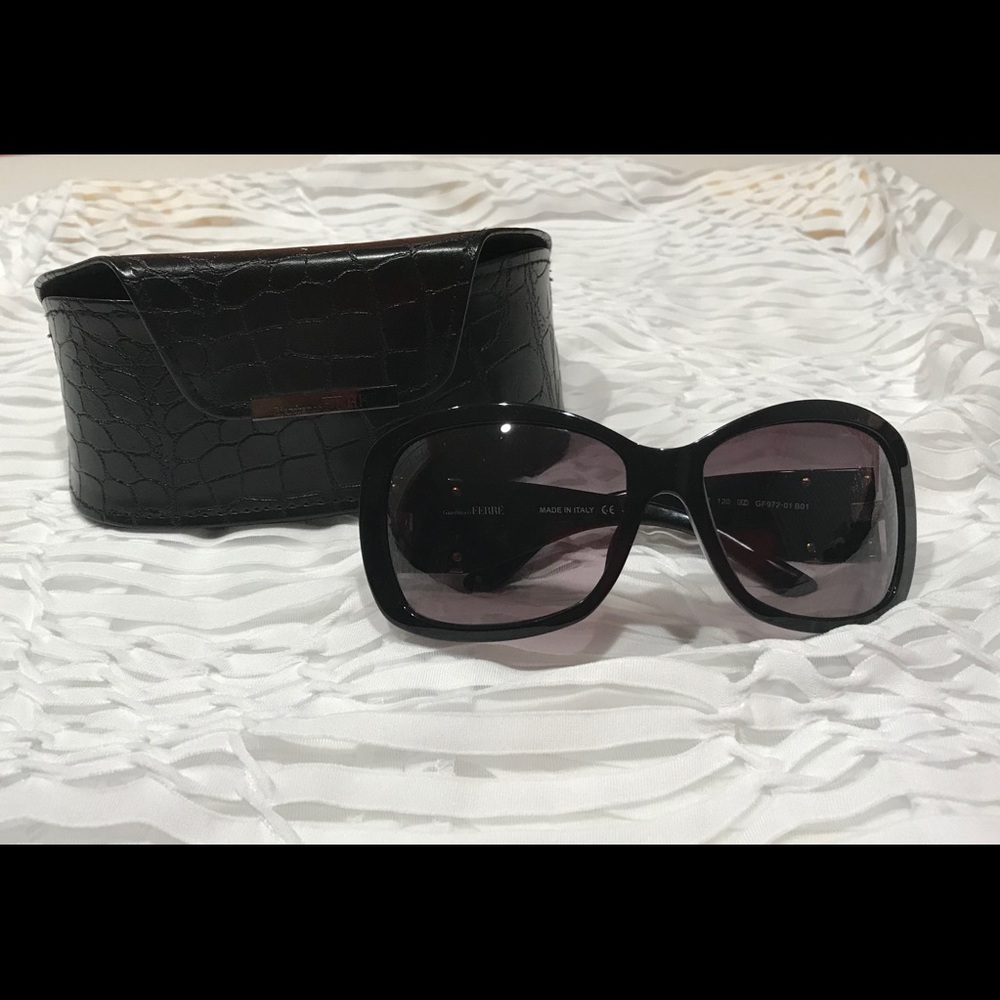 ☀️☀️☀️NWT Authentic GIAFRANCO FERRÉ Sunglasses in Original Box